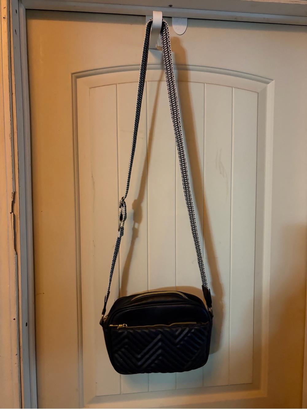 Quilted Black Crossbody Bag with Adjustable Strap